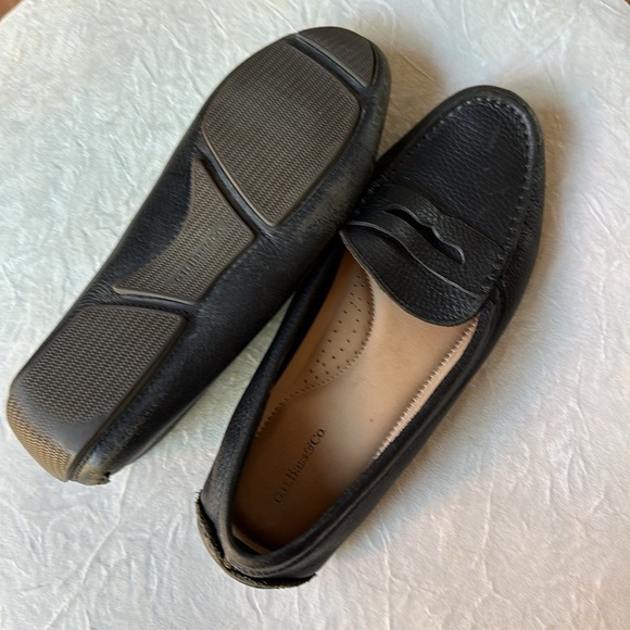 G.H. Bass missy slippers, like Todd’s driving shoes with cute detailing - Picture 2 of 4